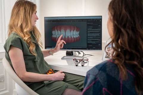 Sonrisa renovada con tratamiento integral